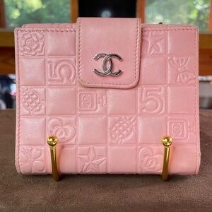 Chanel pink compact wallet with silver chain